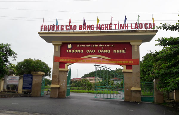 Sunny Việt Nam tại lễ trao bằng tốt nghiệp cho học viên của trường Cao đẳng Lào Cai